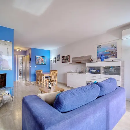Very Pleasant 2 Garage Near The Beaches