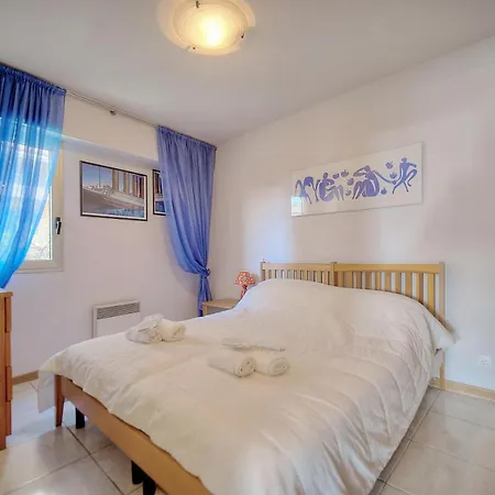 Very Pleasant 2 Garage Near The Beaches Appartamento