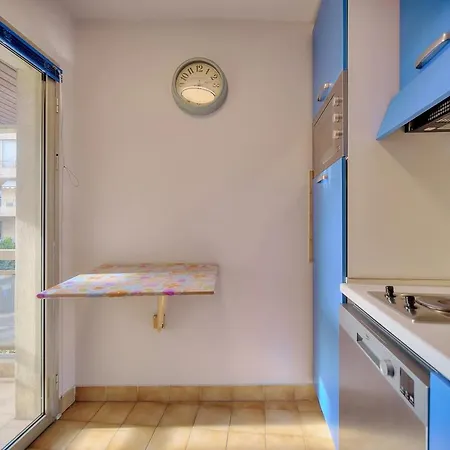 Very Pleasant 2 Garage Near The Beaches Apartment Cannes