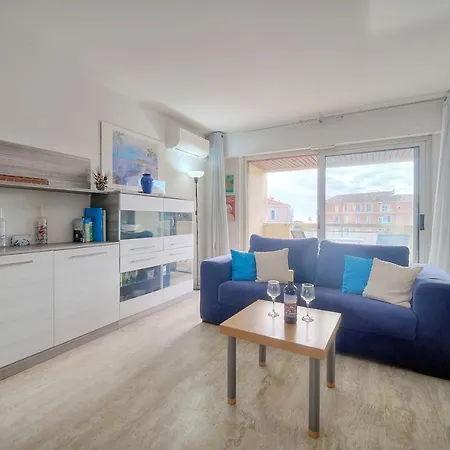 Very Pleasant 2 Garage Near The Beaches *